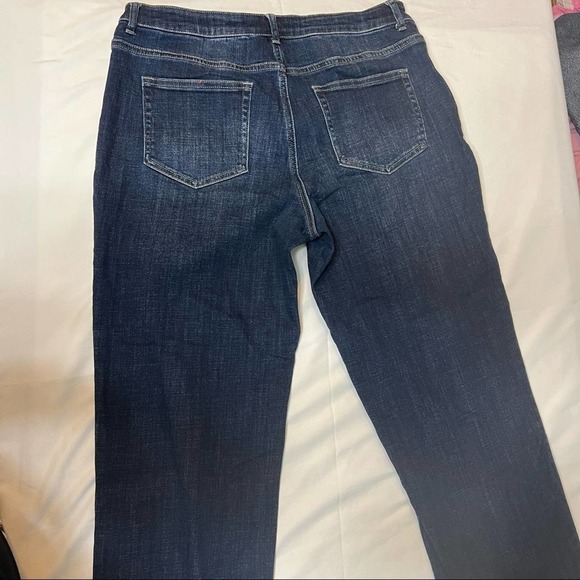 LOGO by Lori Goldstein Boyfriend Jean with Stylized Pockets Med Wash Reg 10 - Picture 7 of 7